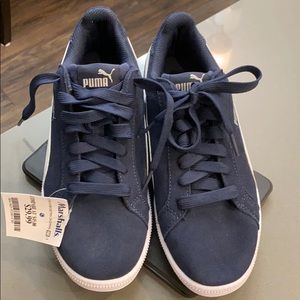Big Boys Navy Blue Pumas Size US 5.5